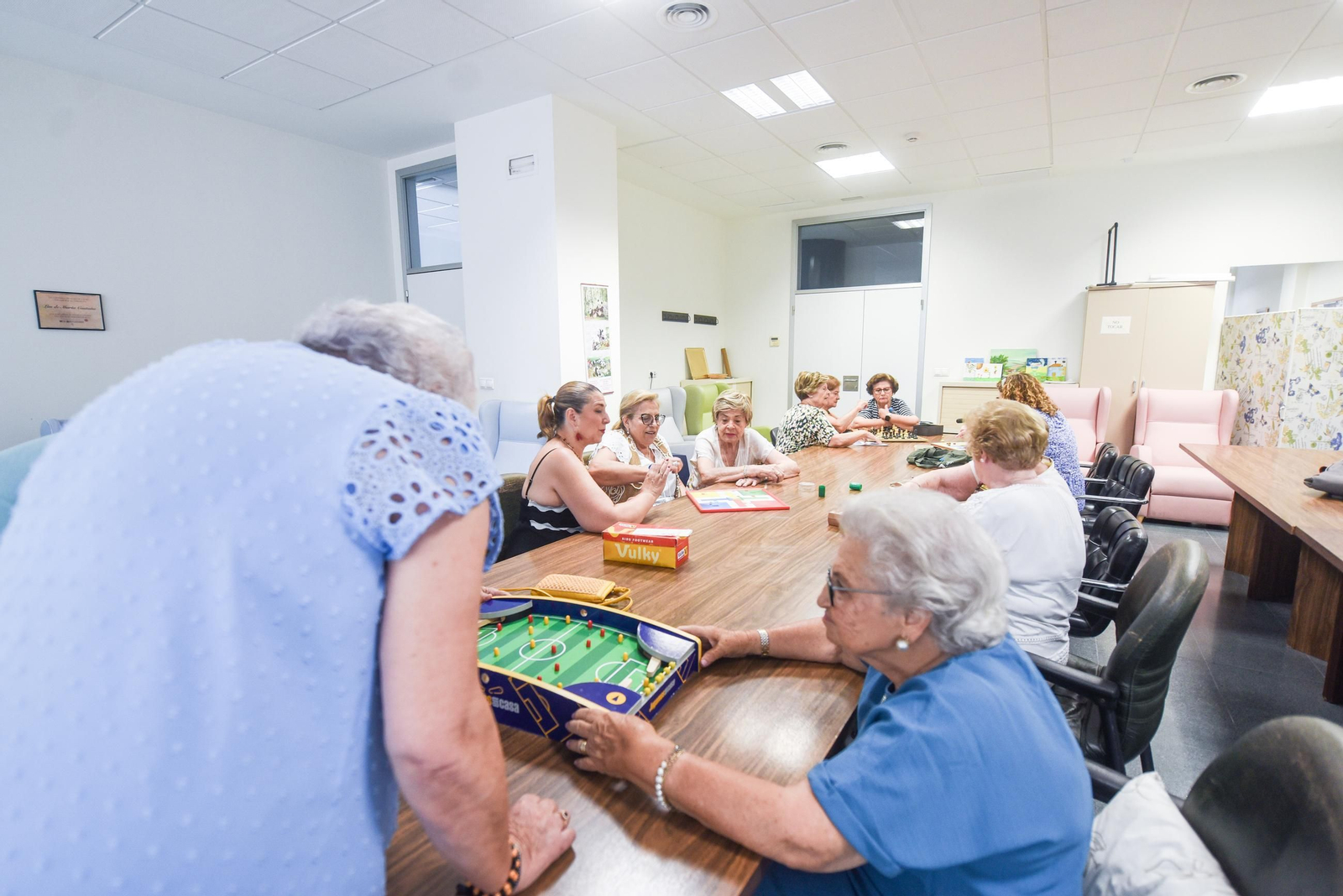 En imágenes, una mañana en el centro de participación activa para personas mayores de Huerta de la Reina
