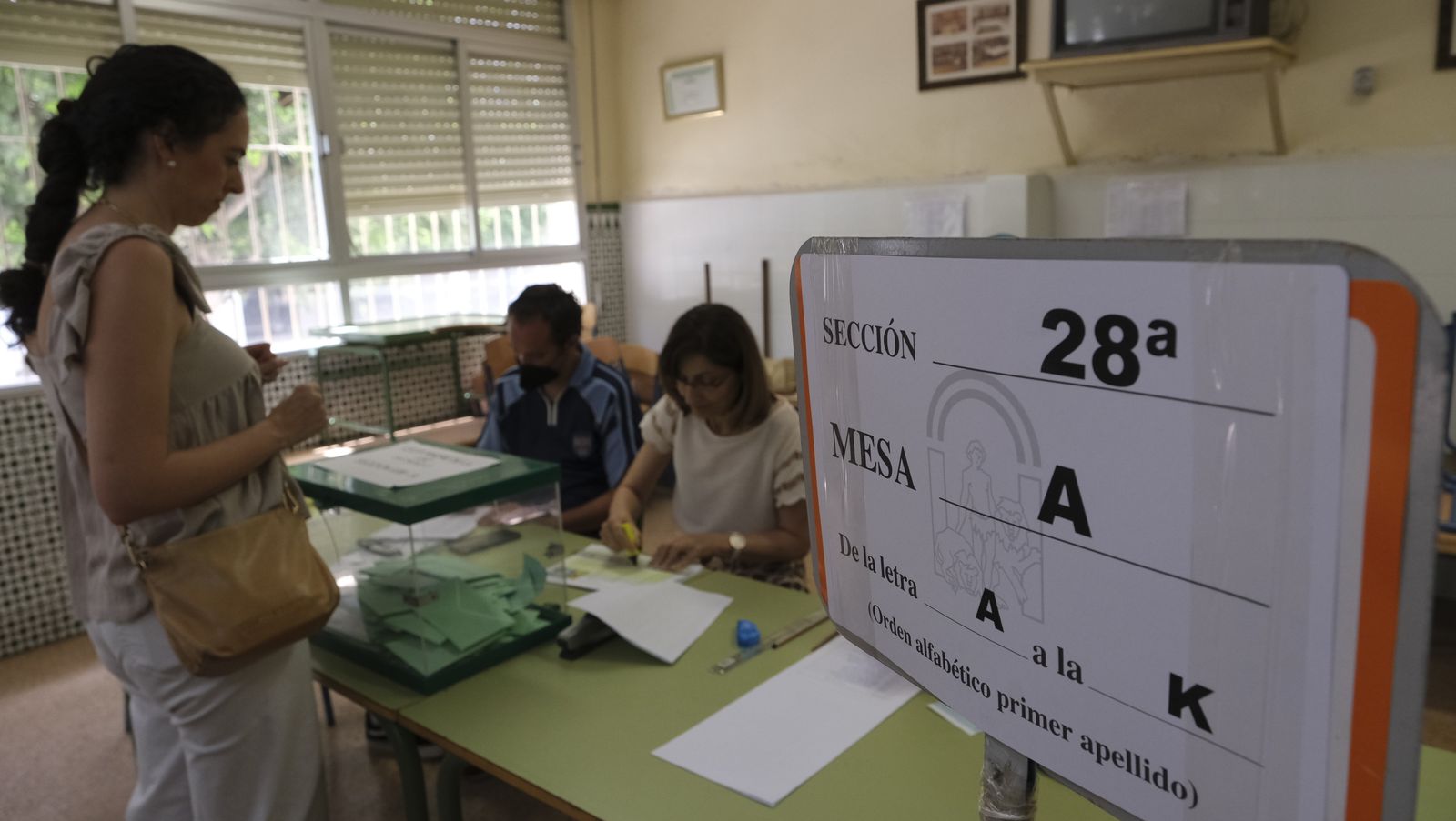 Imágenes de la votaciones en Almería al parlamento andaluz