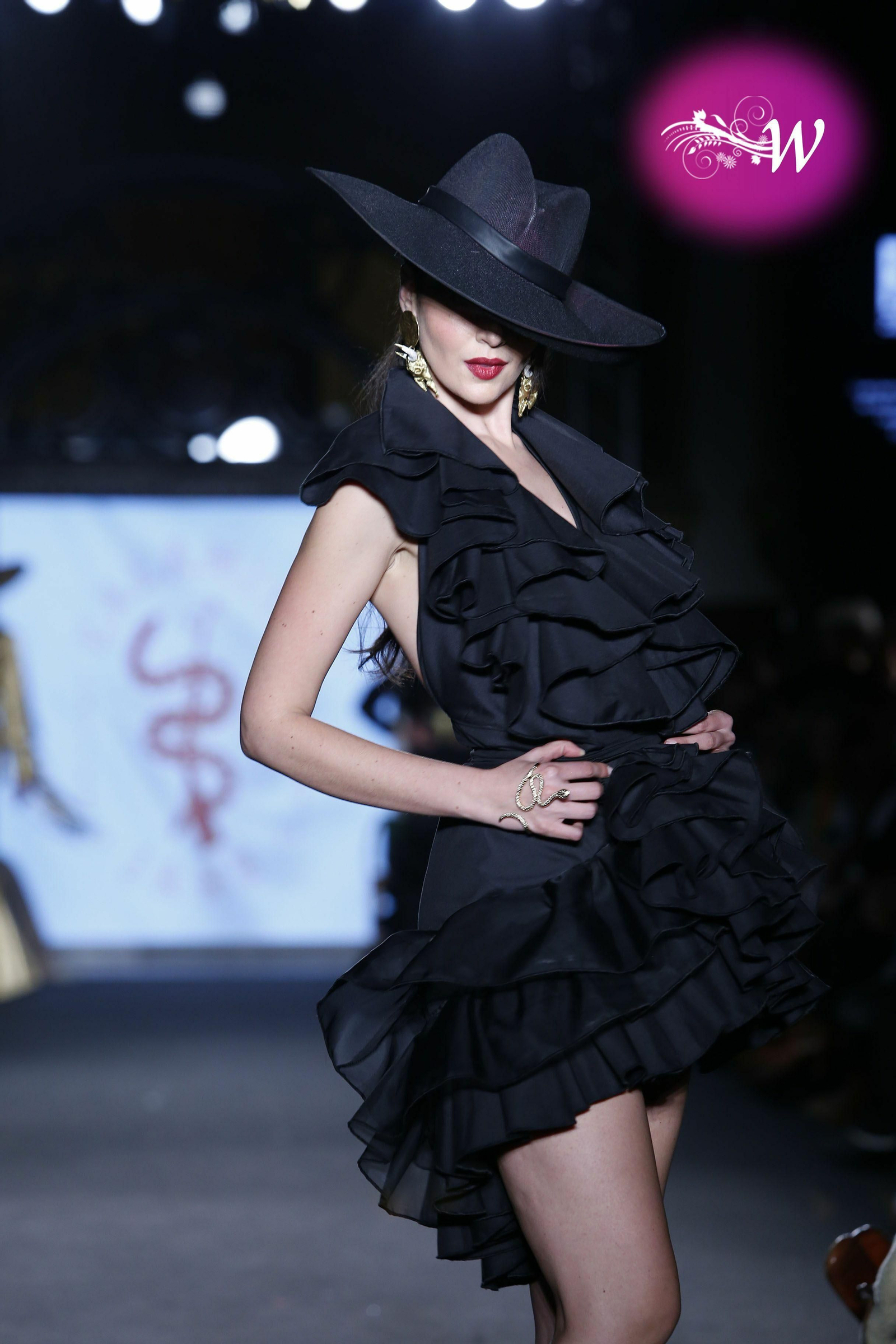 Javier Mojarro presenta su nueva colección en We Love Flamenco 2020, todas las fotos de su desfile