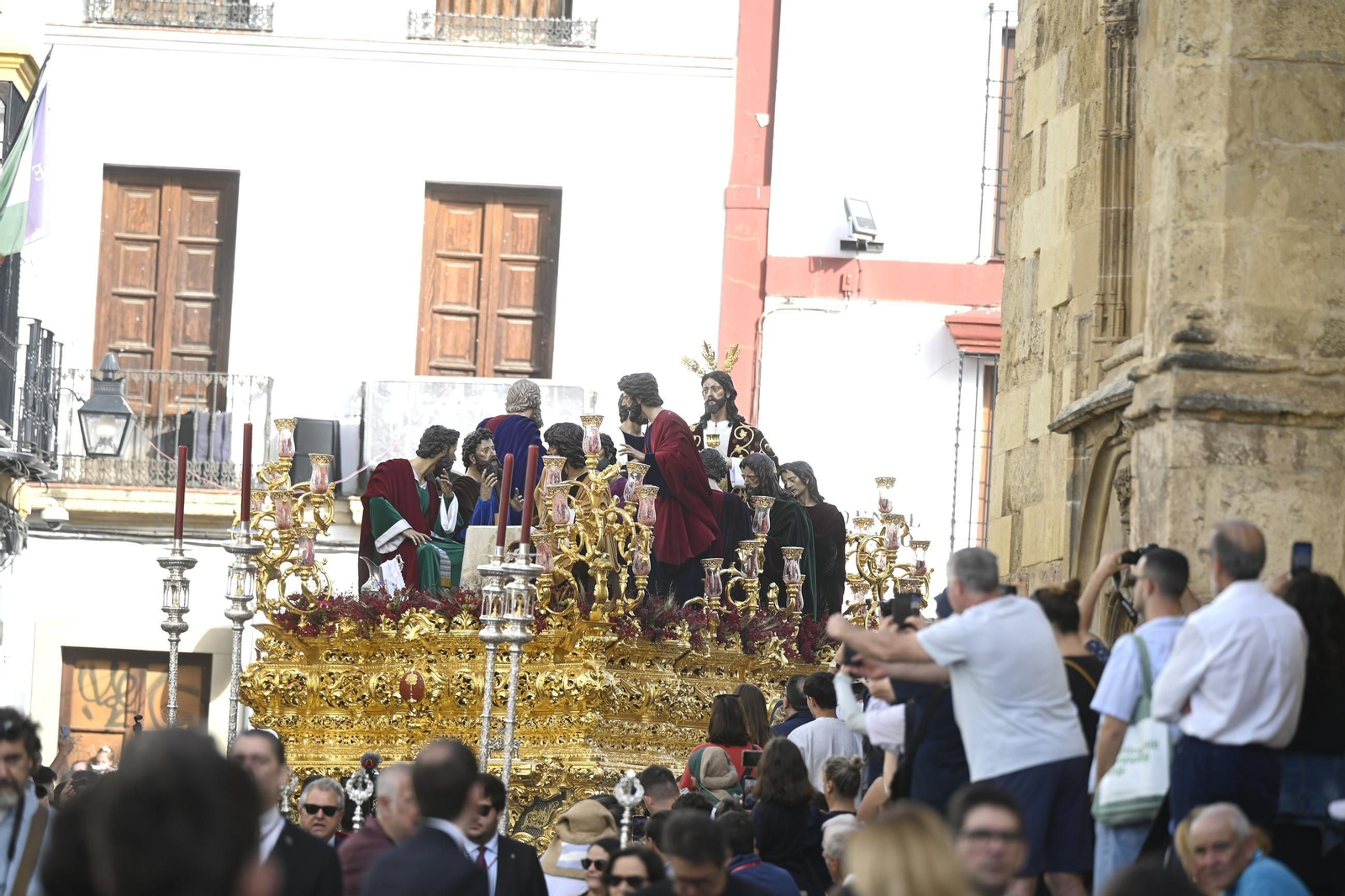 Traslado de la Sagrada Cena a su templo tras el Magno Vía Crucis