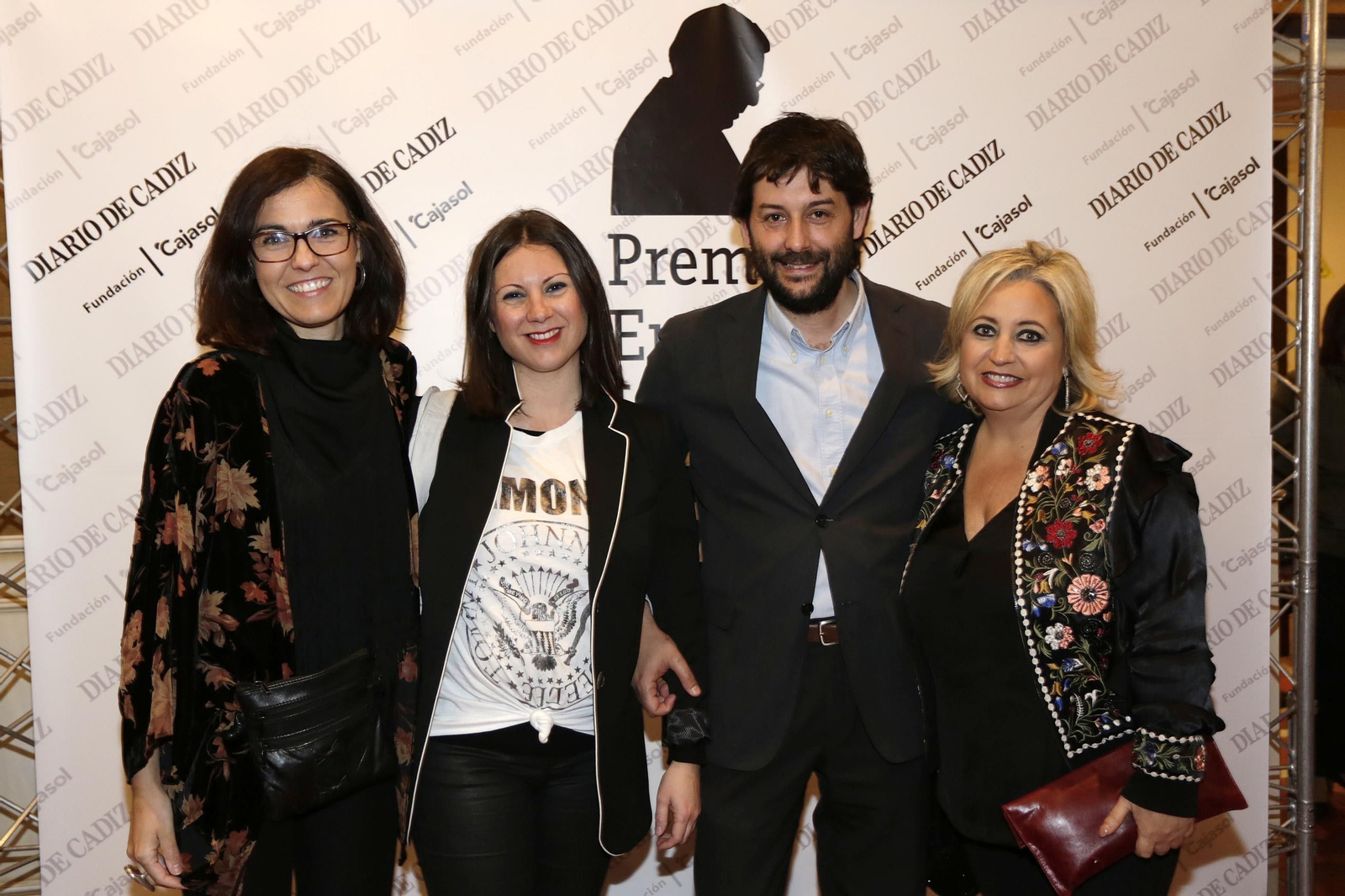 l Los periodistas María José Benítez, Fabián Santana e Inmaculada Macías con María Fernández-Trujillo de Ciudadanos.