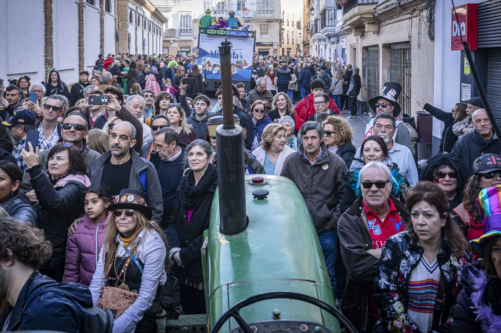 Las mejores imágenes del lunes de Carnaval de Cádiz 2026