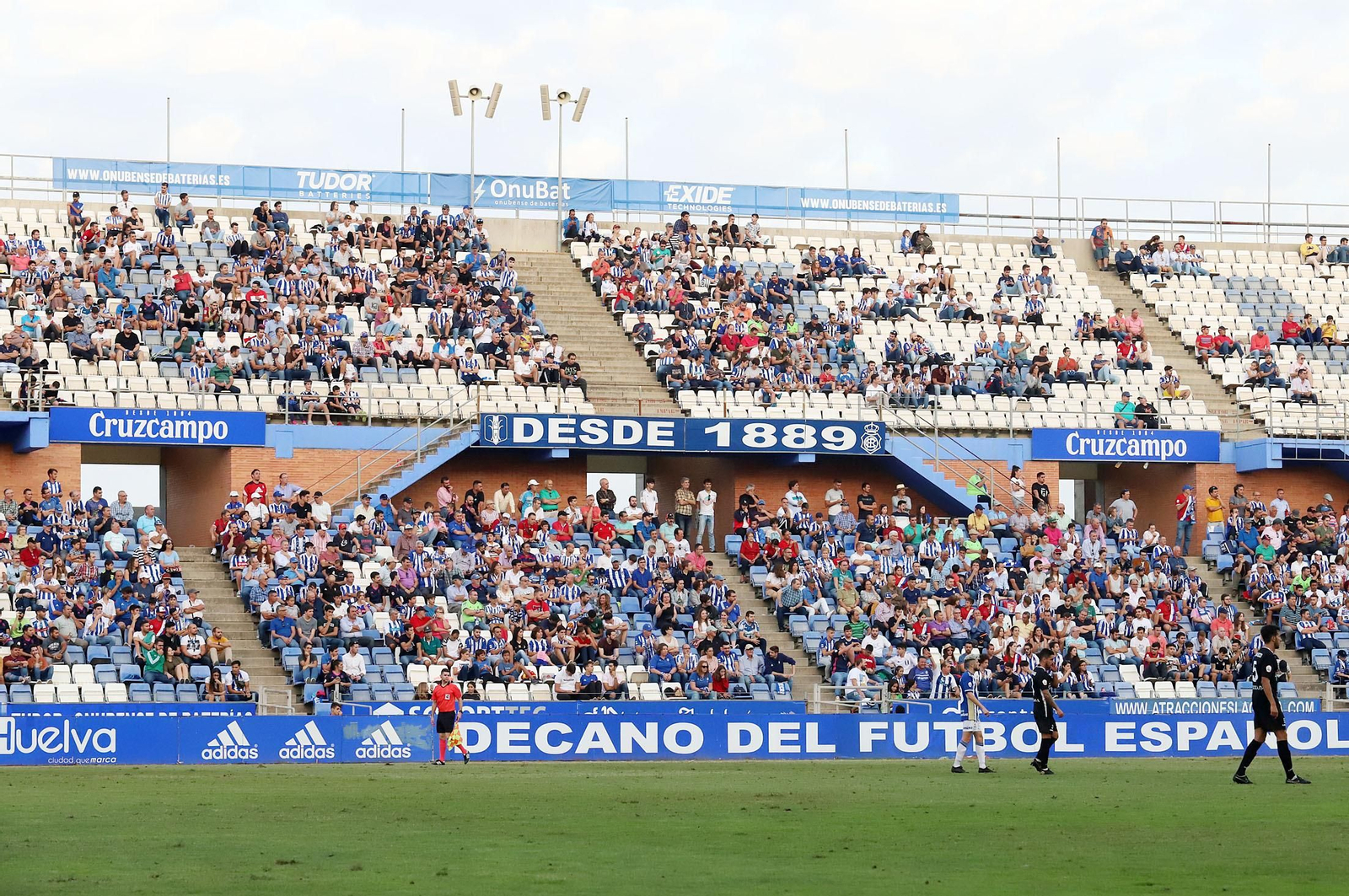 Imágenes del ambiente en el Estadio Nuevo Colombino