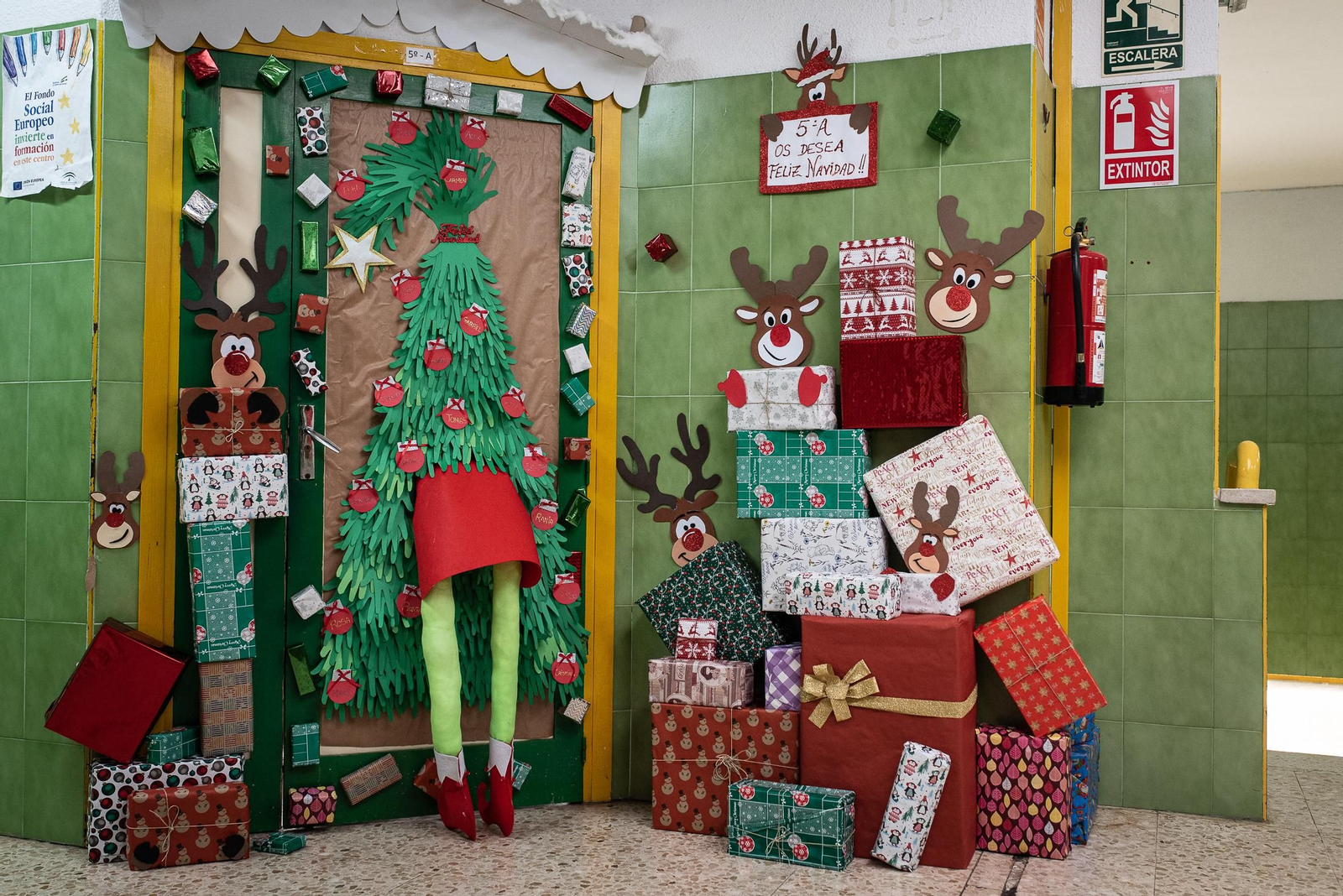 Imágenes de la decoración navideña del Colegio Tartessos