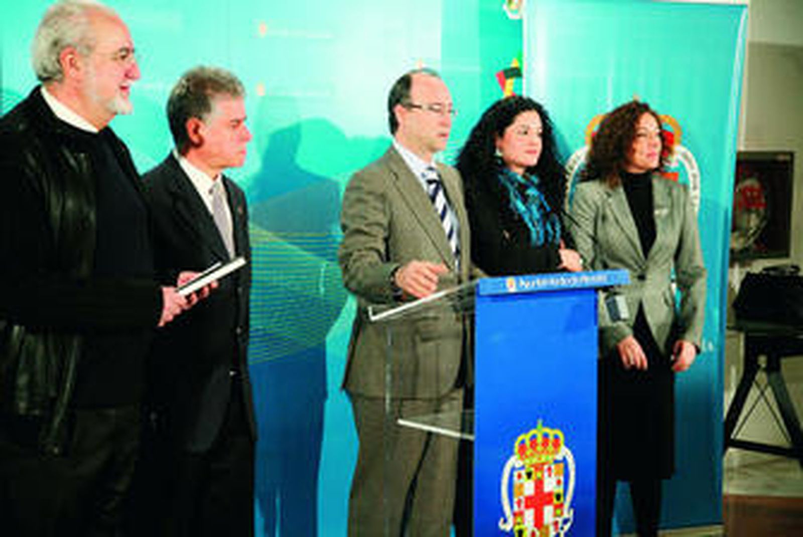 Luis Rogelio Rodríguez Comendador acompañado de Lola de Haro, Justo Cuberos, Elías García y Rocío Segura.