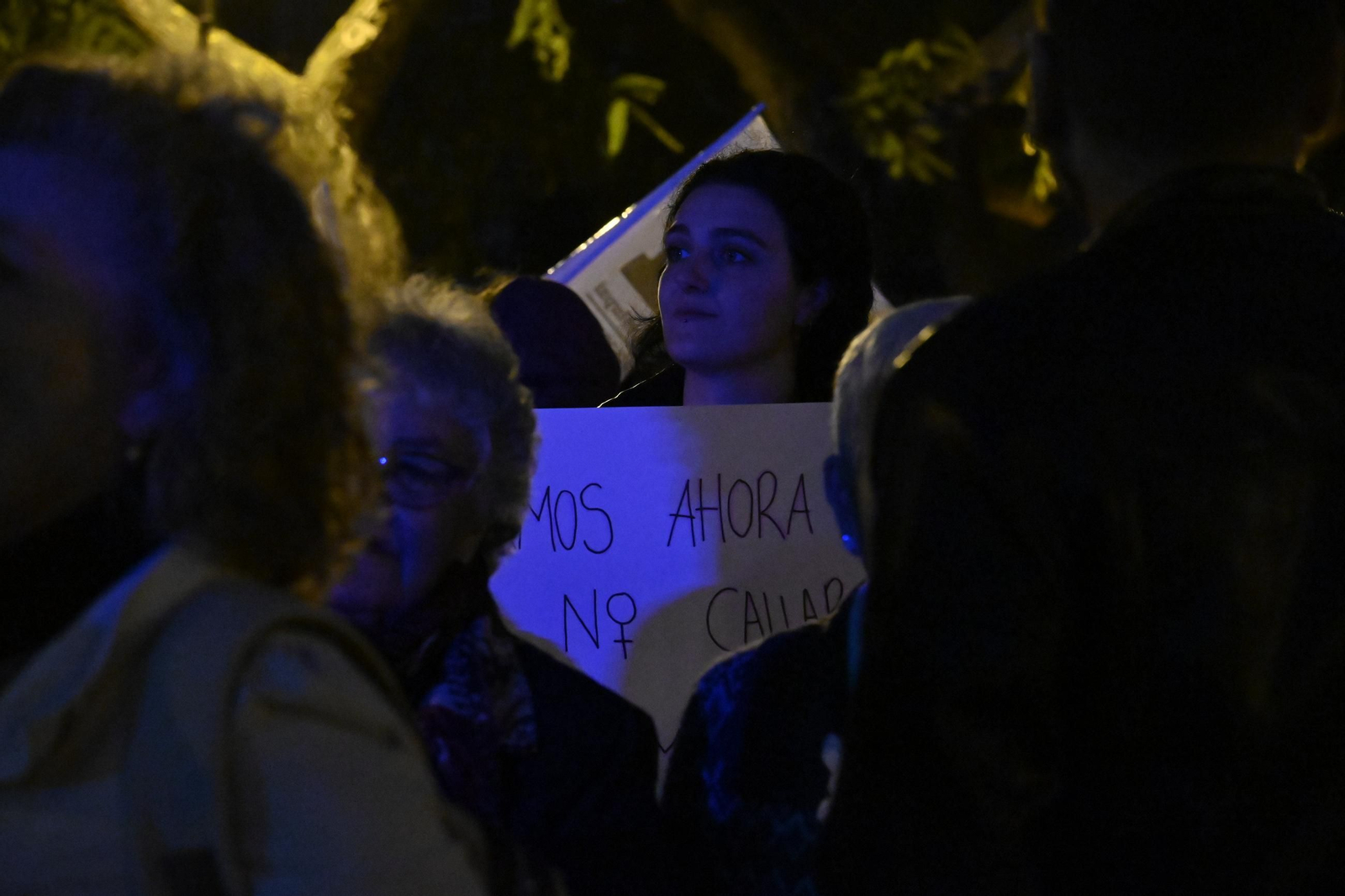 Imágenes de la manifestación con motivo del 25N en Huelva