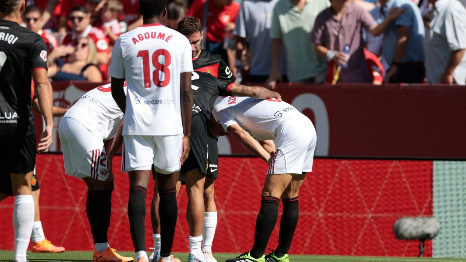 Azpilicueta, tras lesionarse.