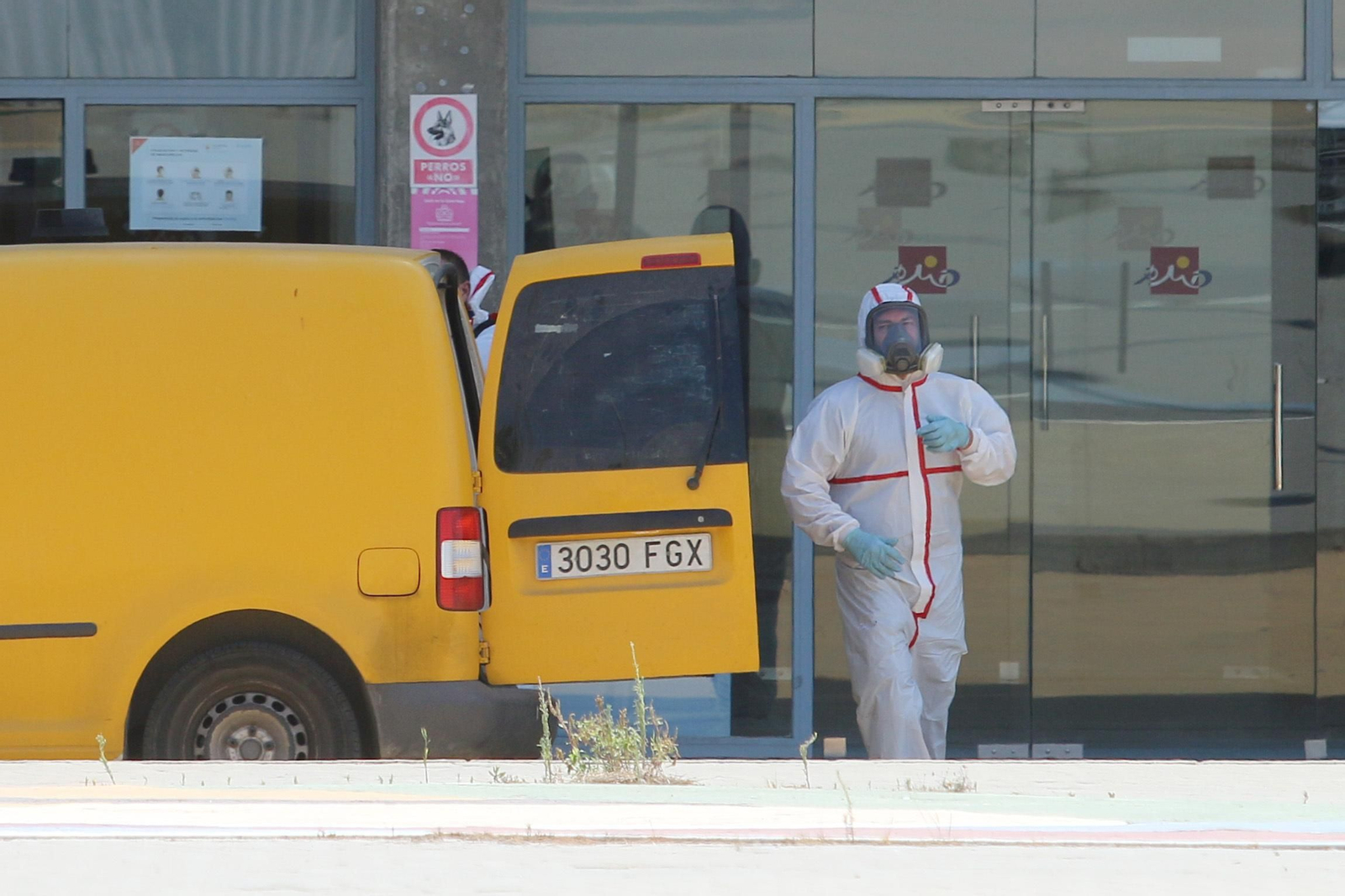Las imágenes de la desinfección del Estadio del Mediterráneo