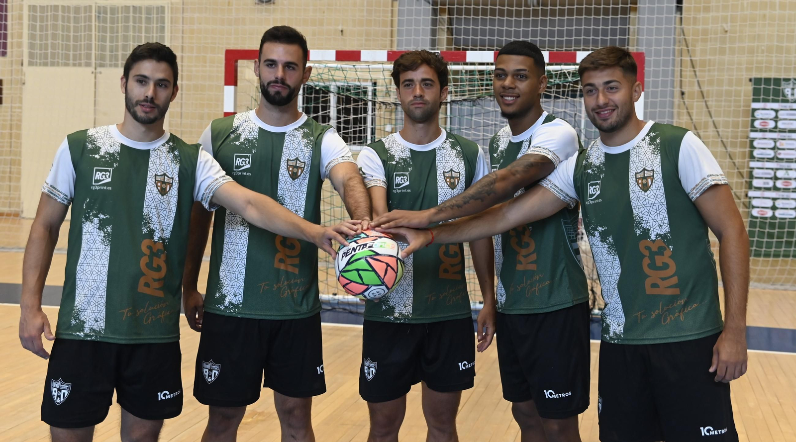 Los cinco fichajes del Córdoba Futsal que ya trabajan con el equipo. Los cinco fichajes del Córdoba Futsal que ya trabajan con el equipo.