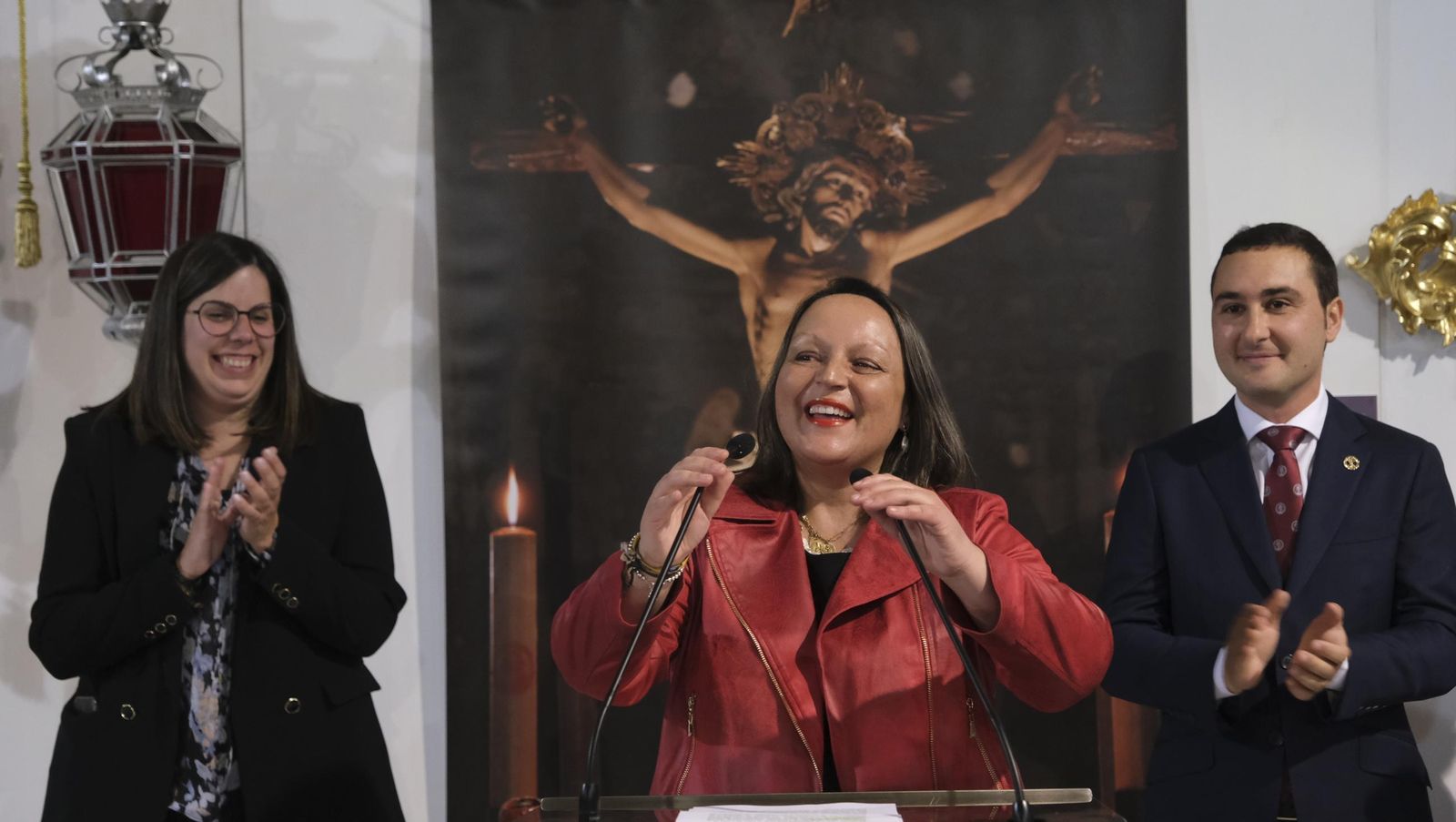 Fotos de la exposición de la Cofradía del Perdón y los Afligidos de Vélez Rubio en la Diputación de Almería