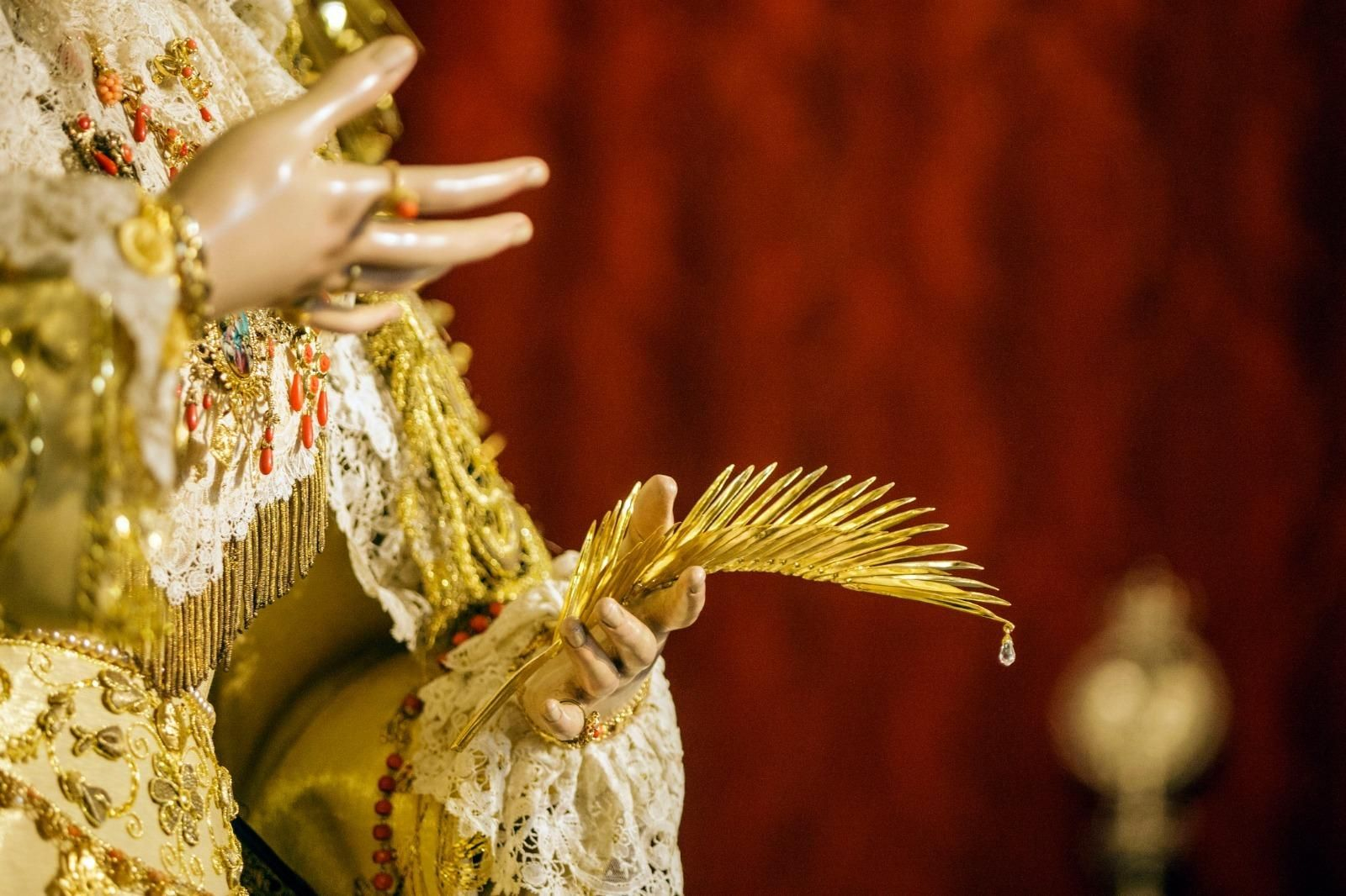 Palma de oro donada a la Virgen de las Penas