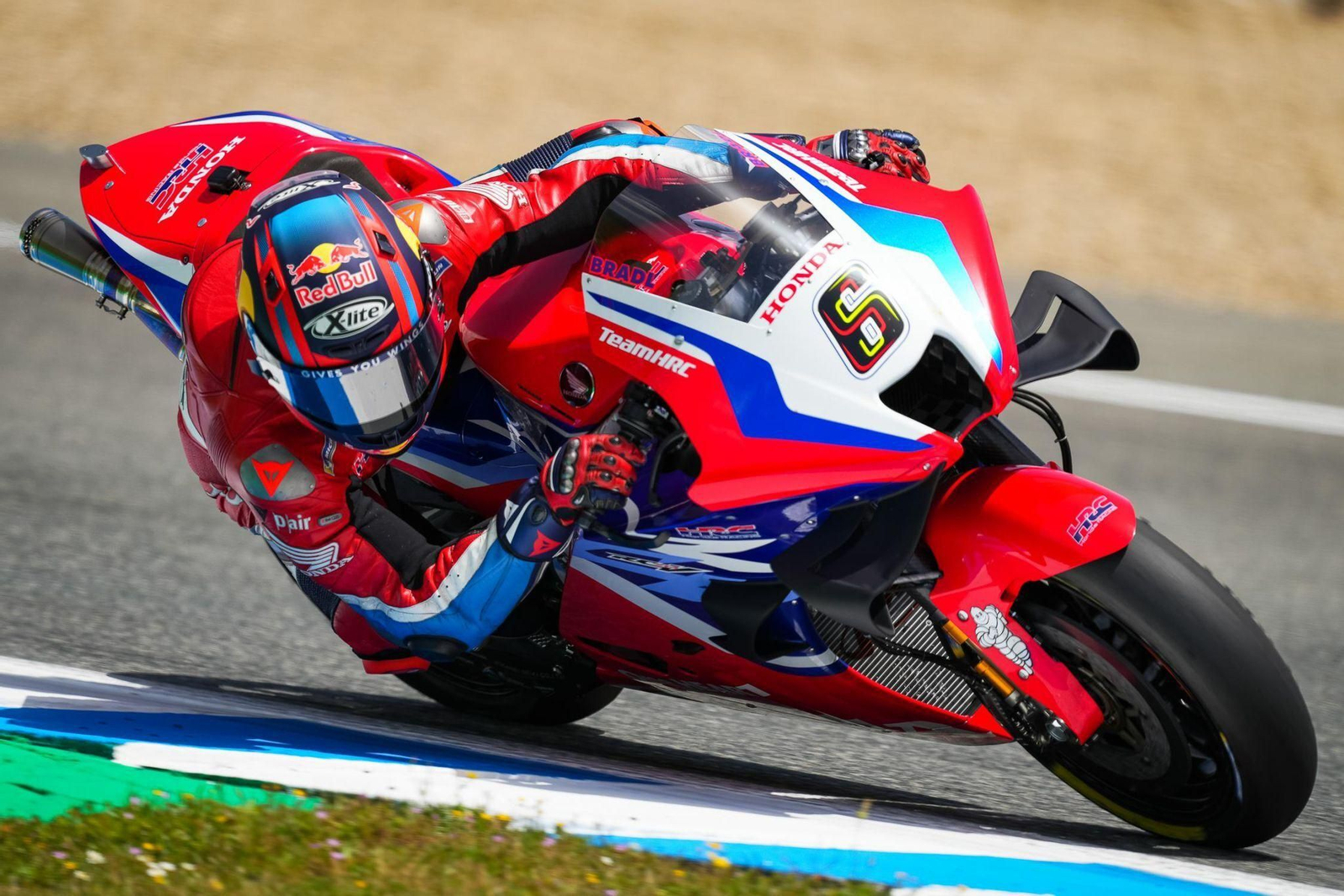 Bradl, rodando en el Circuito de Jerez. Bradl, rodando en el Circuito de Jerez.