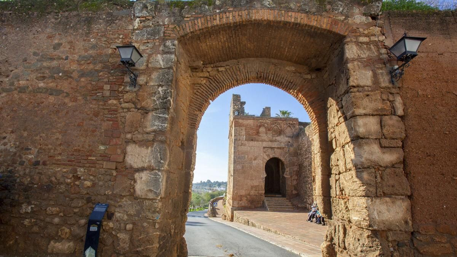 Muralla y Castillo de Niebla 5 planes en la provincia de Huelva para desconectar en Navidad