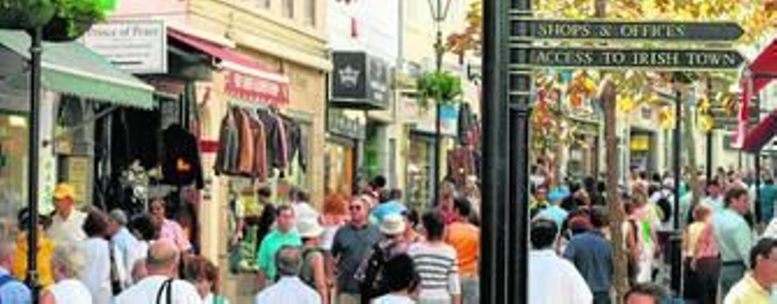 Una calle comercial de Gibraltar.