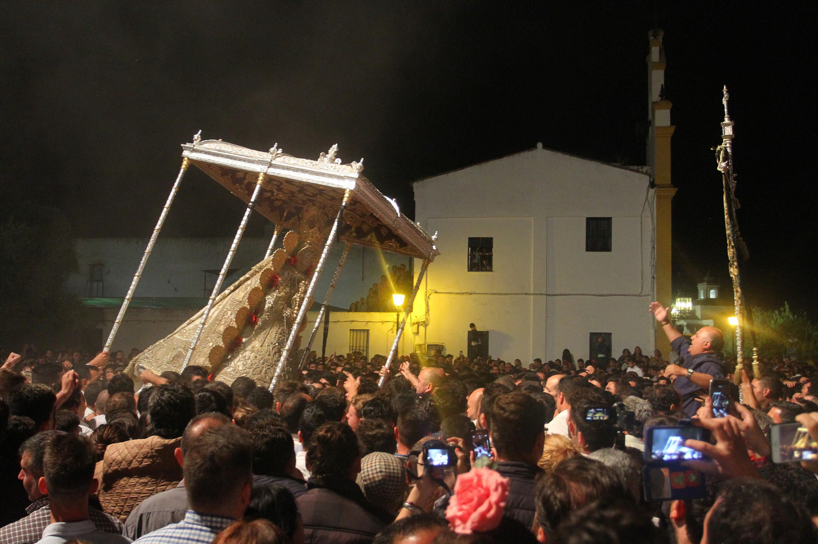 Salto a la reja de los almonteños.