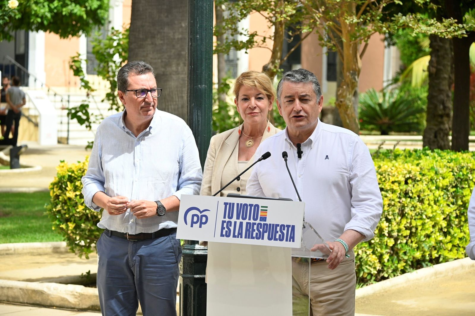 Manuel Andrés González, Pilar Miranda y Antonio Sanz, en un acto en la Casa Colón.