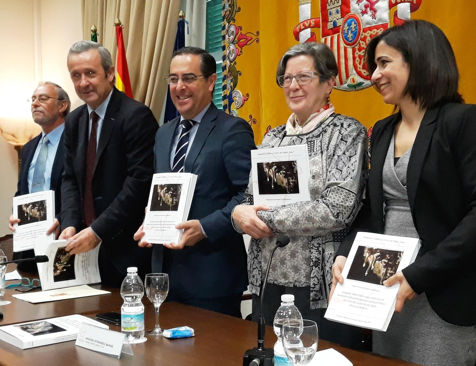 Presentación libro sobre la conservación de la Cueva de Nerja.