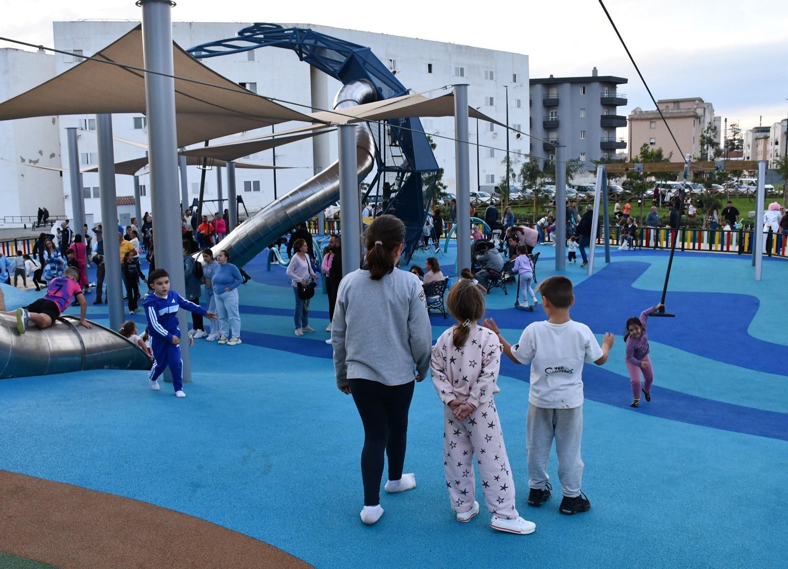 Multitudinaria inauguración del nuevo parque temático entre Campamento y Puente Mayorga