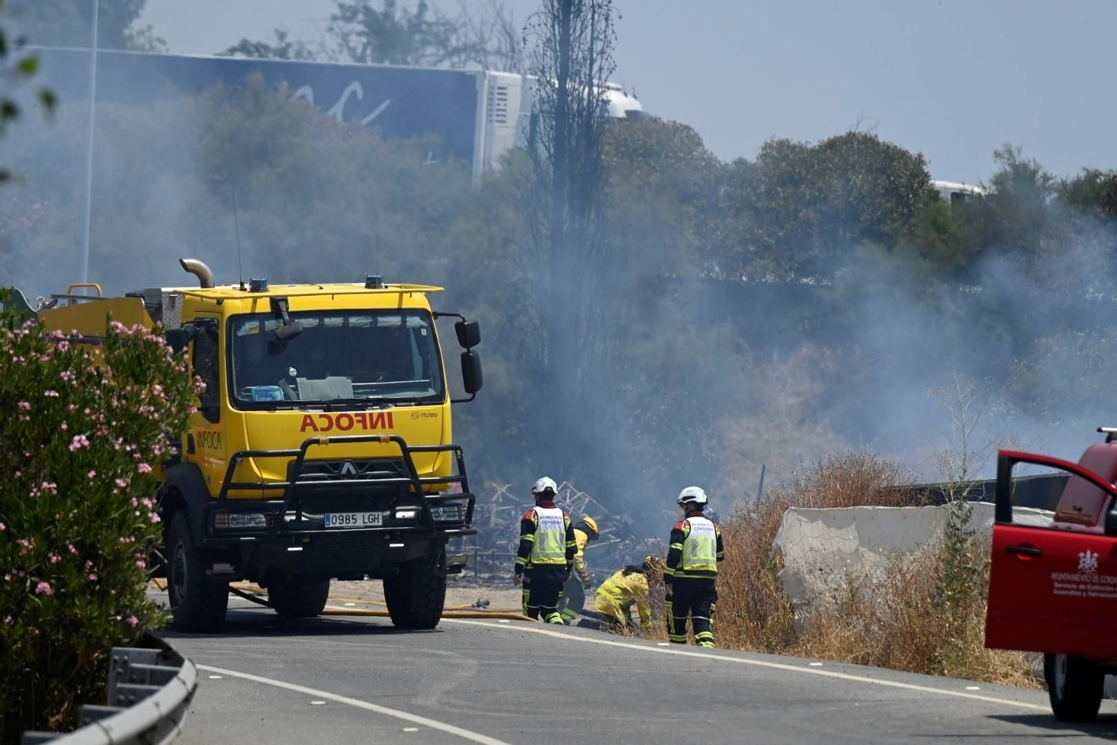 Las imágenes del incendio junto al Carrefour Zahira