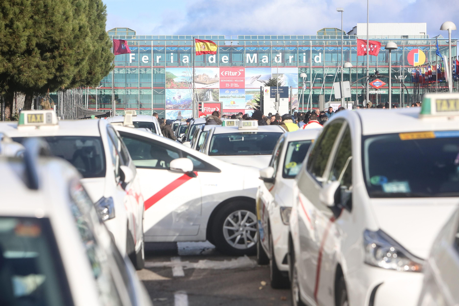 Los taxistas madrileños se concentran en la entrada de Ifema