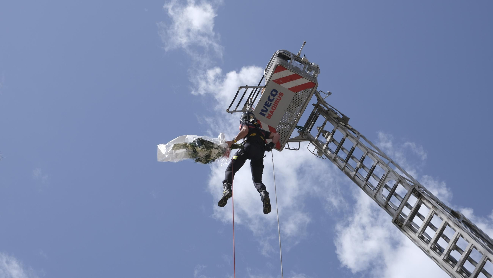 Ofrenda floral a la Virgen del Mar en la Feria de Almería 2024, en imágenes
