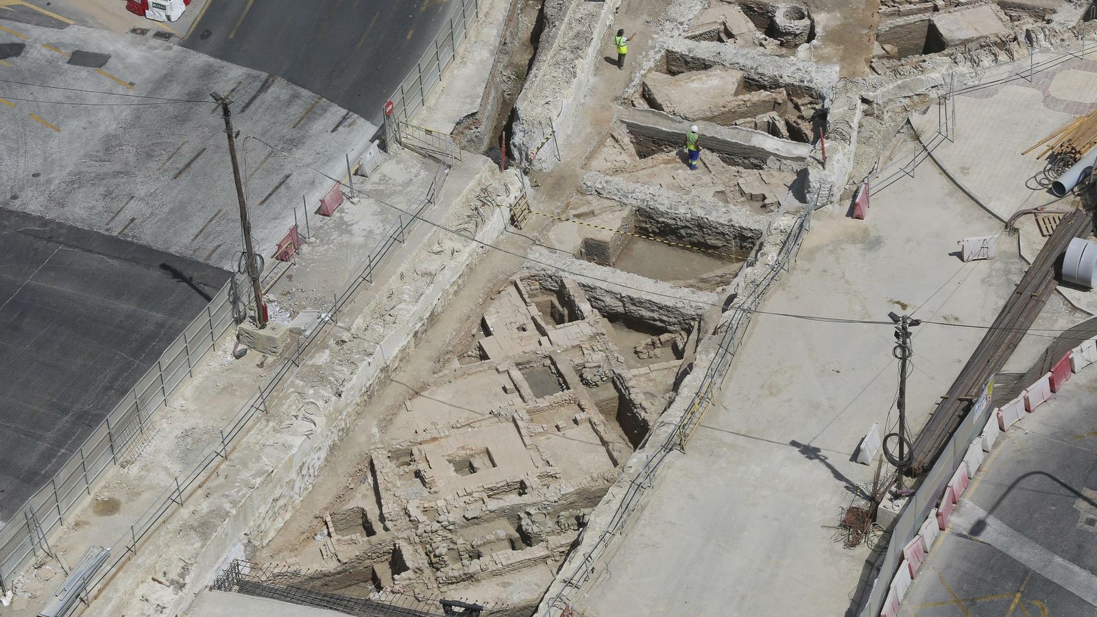 Vista de la excavación junto a Armengual de la Mota, donde se localiza una vivienda de la época musulmana.