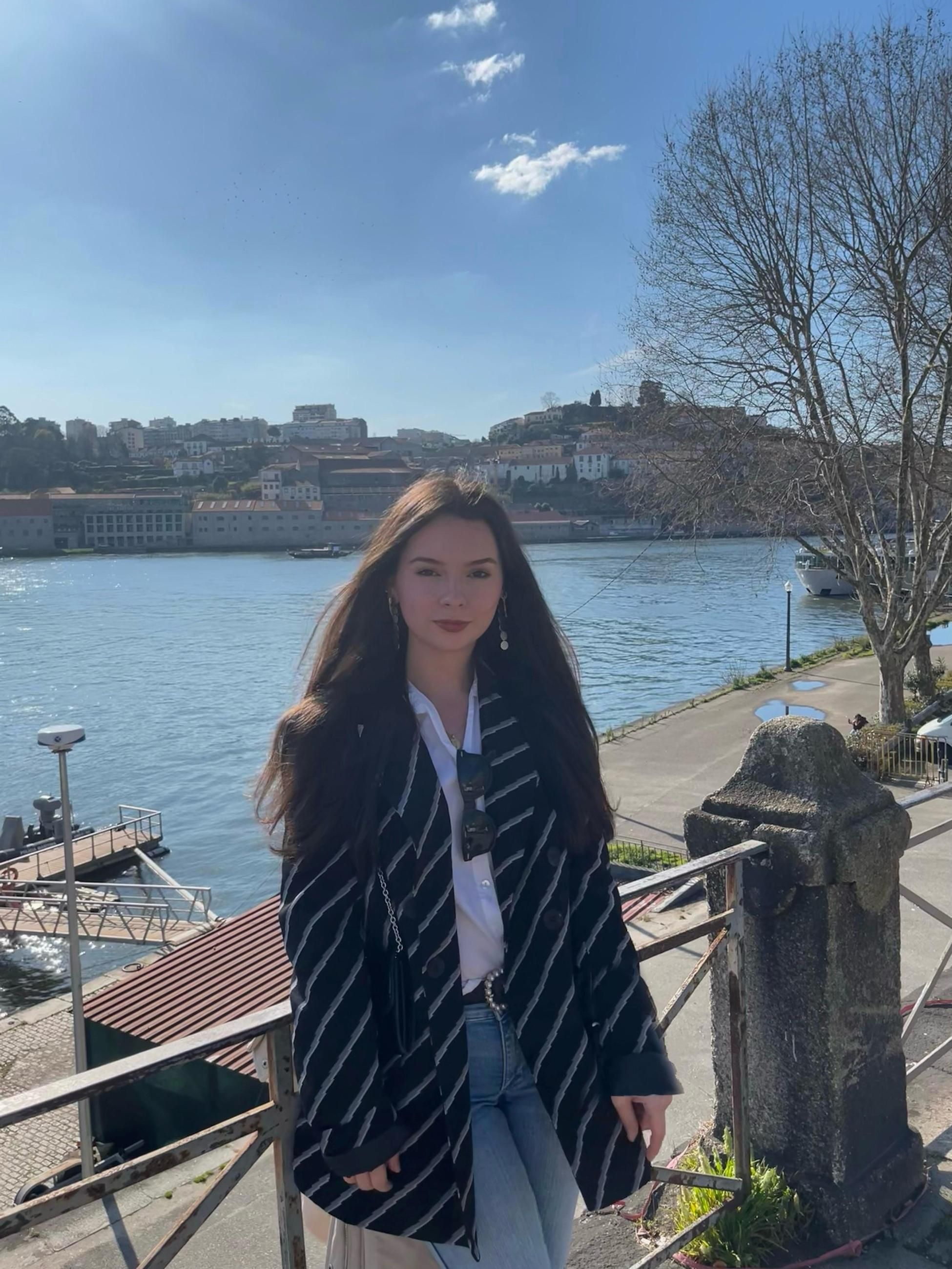 Cristina de la Rosa, Premio Extraordinario de Bachillerato de Jaén: "Intento compaginar lo que me gusta con invertir en mi futuro"