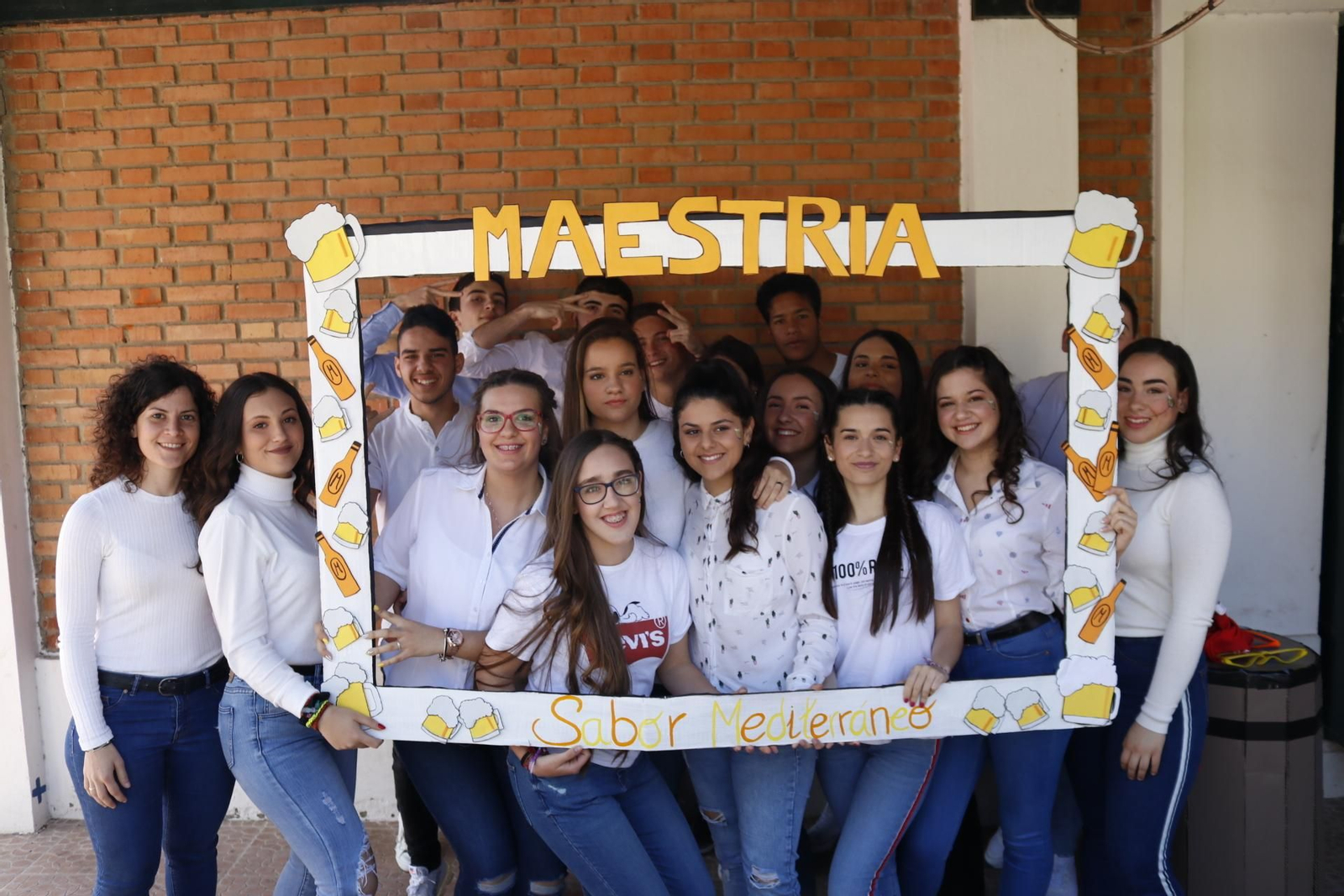 Imágenes de la presentación de la nueva cerveza de los alumnos del IES Mediterráneo