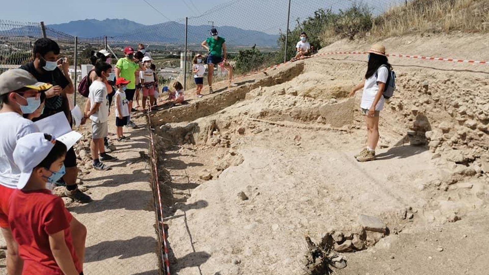Excavación de una de las viviendas medievales. Excavación de una de las viviendas medievales.
