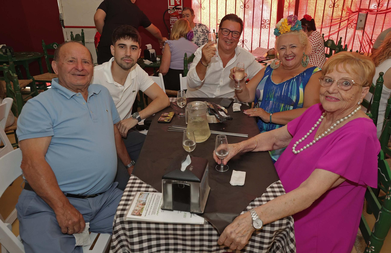 Búscate en las fotos del Domingo por Sevillanas de la Feria Real de Algeciras 2025