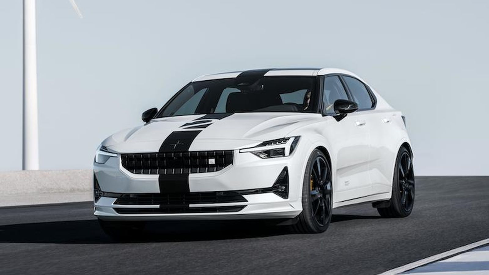 El desembargo de la marca en España se ha realizado con el Polestar 2 con diversas versiones. Este modelo también dispone de la BST Edition 270 con ese mismo número de unidades producidas.