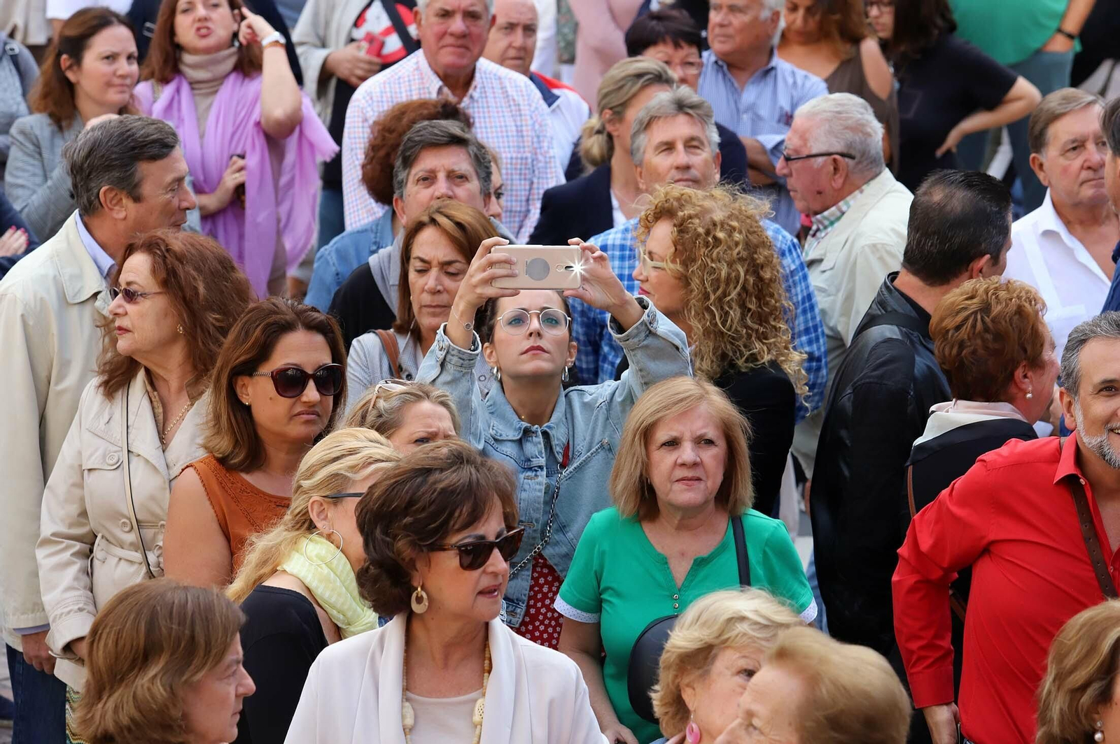 Imágenes de la concentración en defensa de la llegada del AVE a Huelva