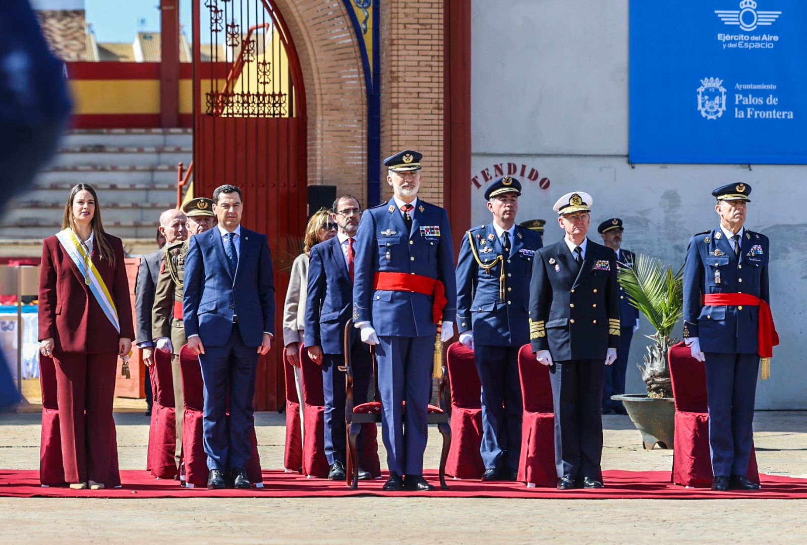 Fotografías del Acto Militar presidido por S.M. el Rey Felipe VI con motivo del centenario del Plus Ultra