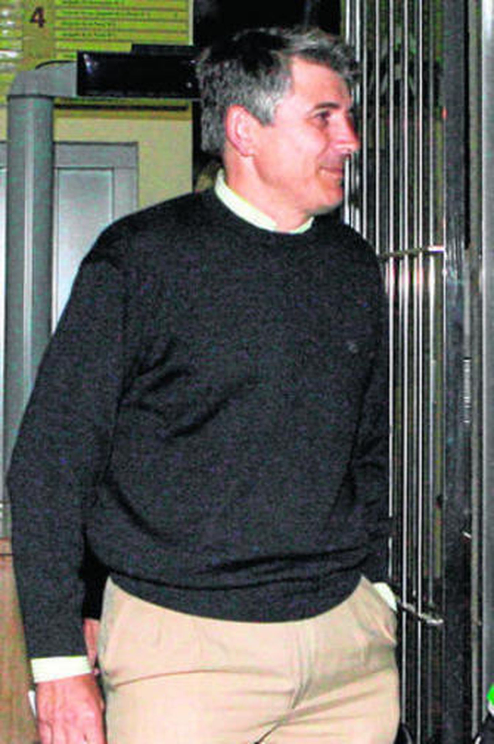 Juan Manuel Orta, saliendo del Palacio de Justicia en abril de 2008.