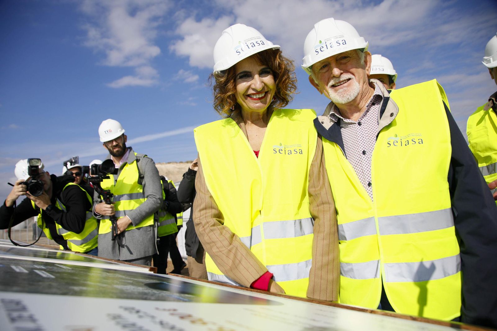 María Jesús Montero visita las obras de la balsa general de regulación de la Comarca de Usuarios Aguas de Níjar, en imágenes