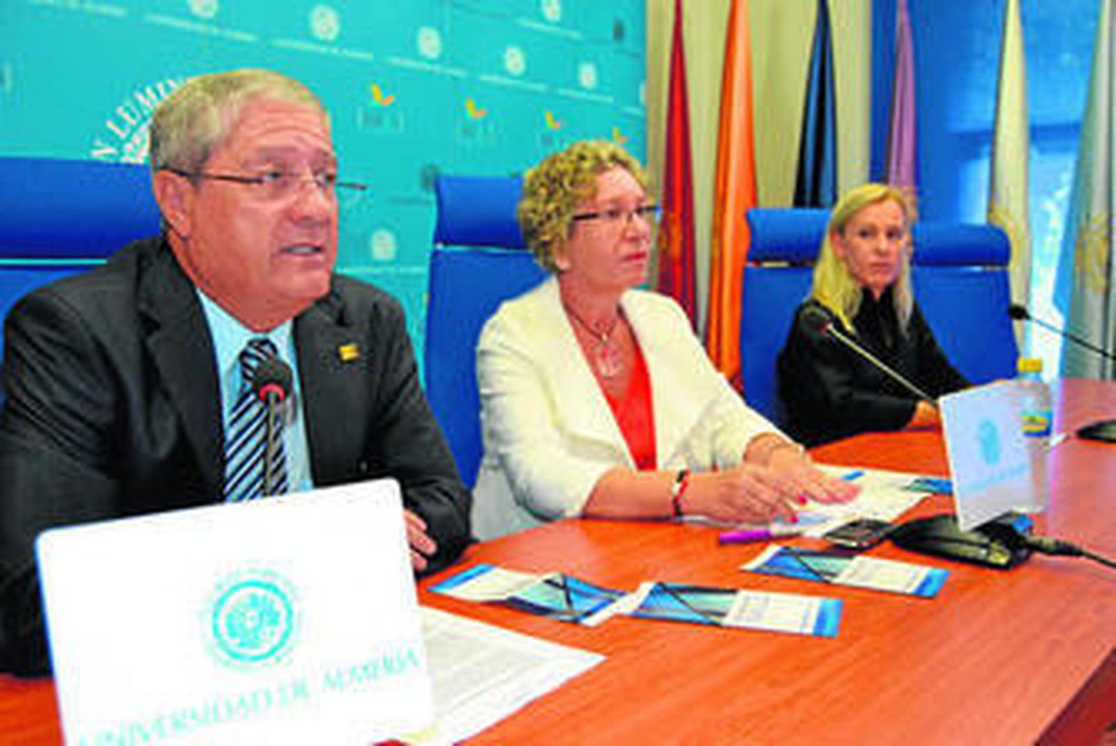 Joaquín Salvador, Sagrario Salaberri y Ana Gea ayer en la presentación de la convocatoria.