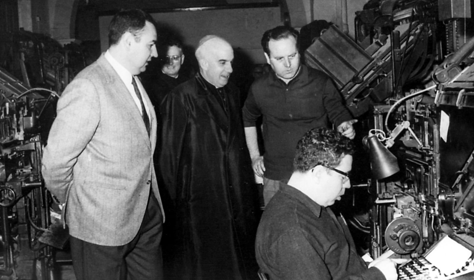 1968 hace 50 añosEl obispo de la diócesis, Añoveros, visita Diario de Cádiz