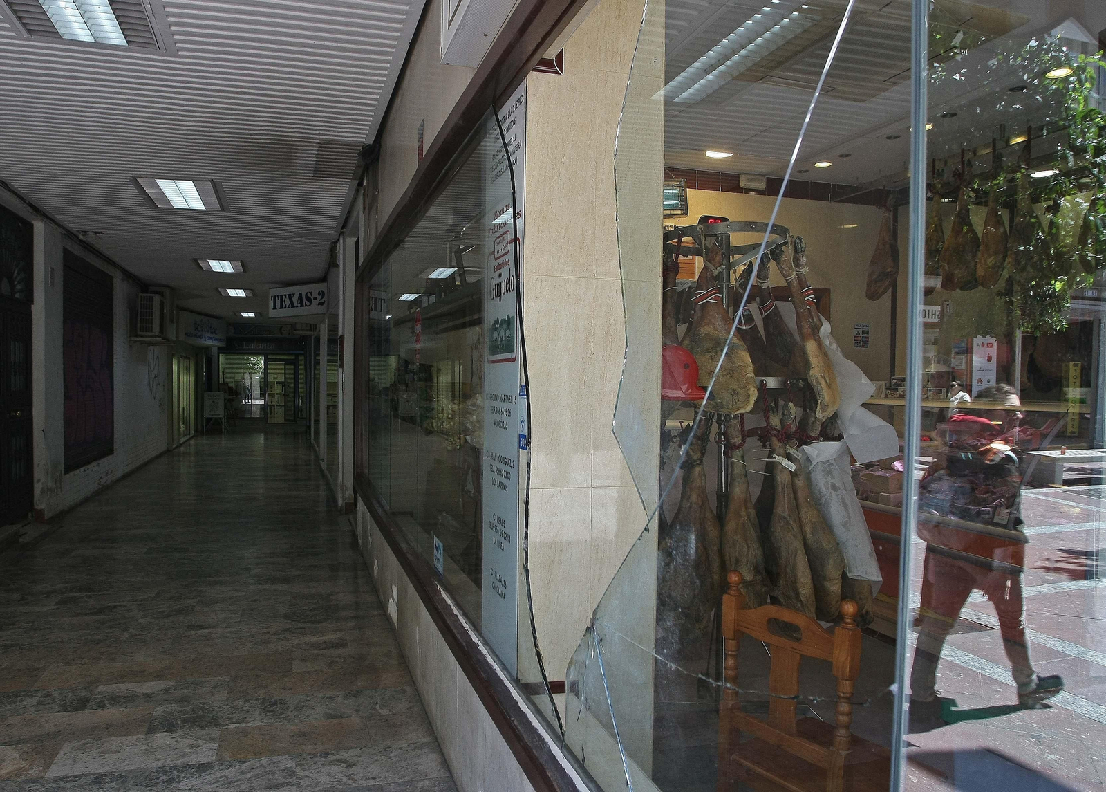 Los cacos rompen la luna de Guijuelo