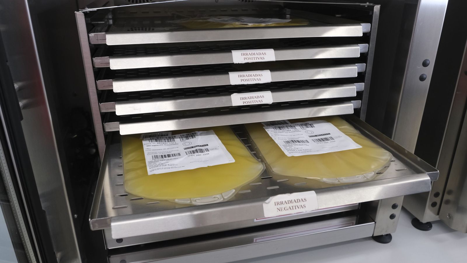 Haz una buena obra y dona sangre, te esperan en el Hospital Torrecárdenas, en imágenes