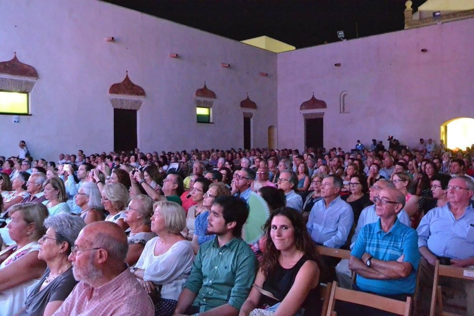 Público en en uno de los espectáculos de las Noches del Castillo en San Fernando Público en en uno de los espectáculos de las Noches del Castillo en San Fernando