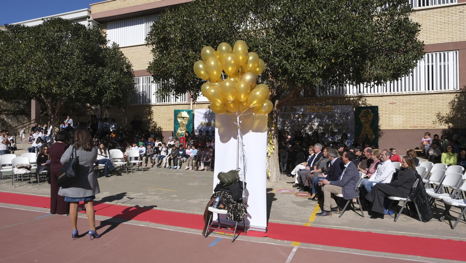 Día Internacional Contra el Cáncer Infantil en el CEIP 28 de Febrero, en imágenes