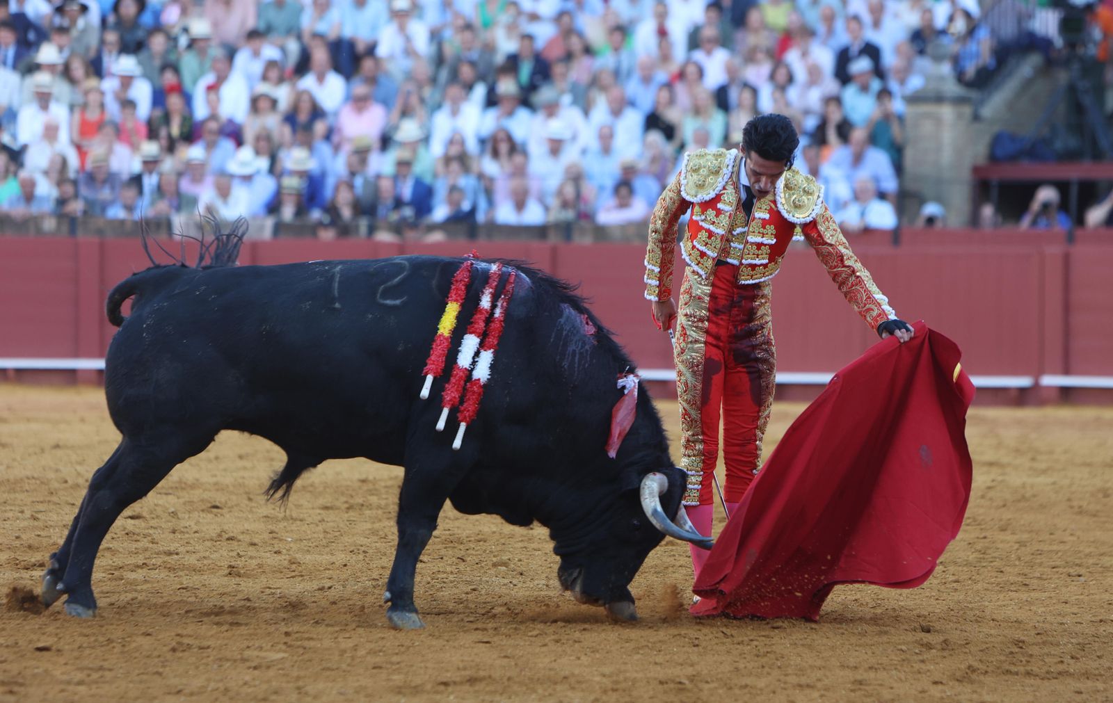 Imágenes de la corrida de toros en la Feria de Sevilla 2023 con El Juli, Alejandro Talavante y Tomás Rufo