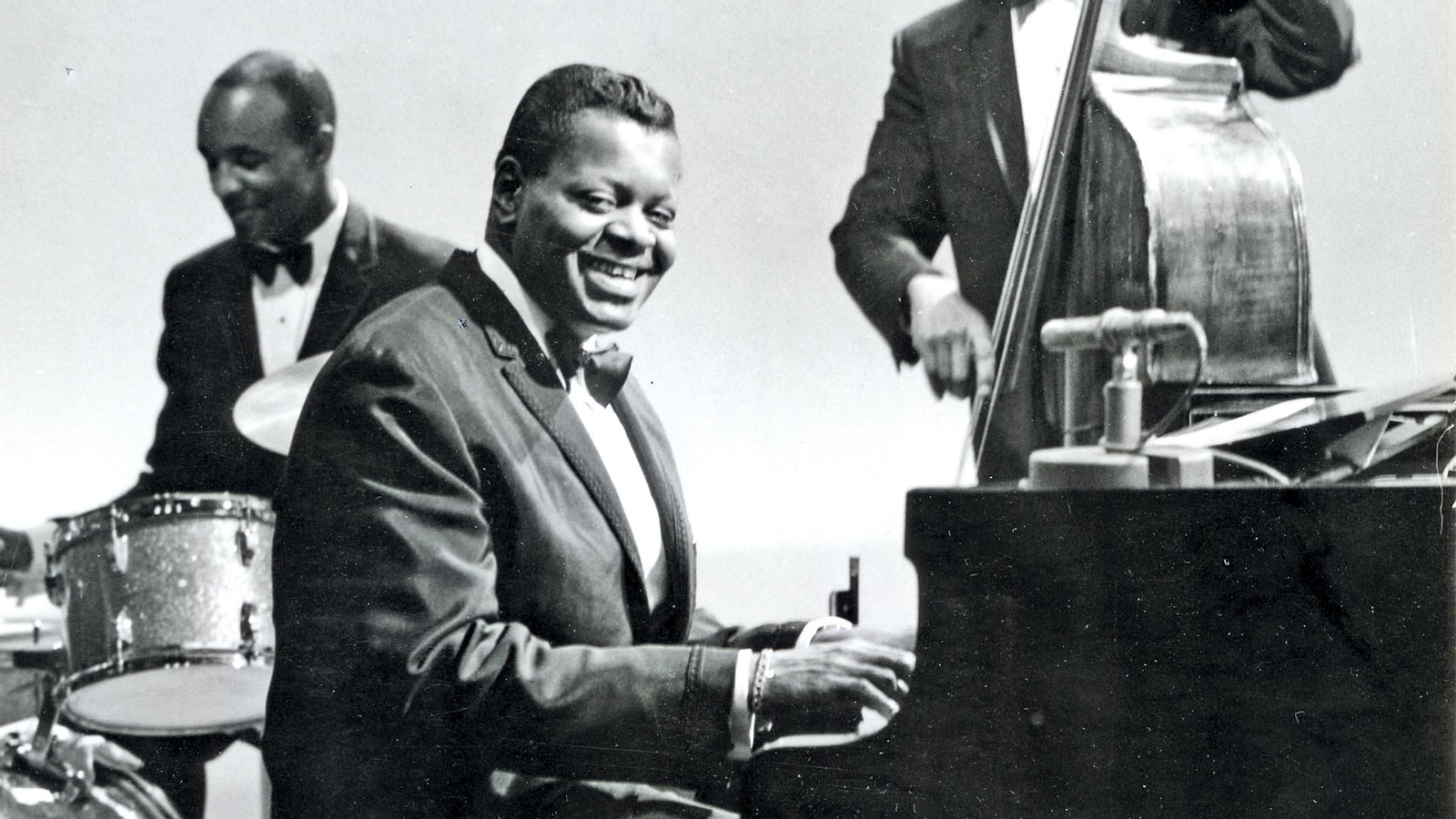 El Oscar Peterson Trio (Peterson, Ray Brown y Ed Thigpen) en la década de 1950.