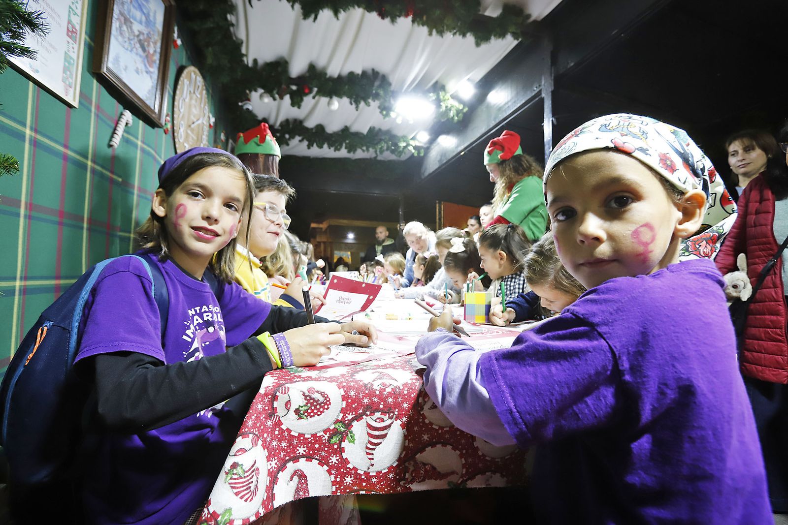 Imágenes del mercado navideño de la Plaza de Las Monjas