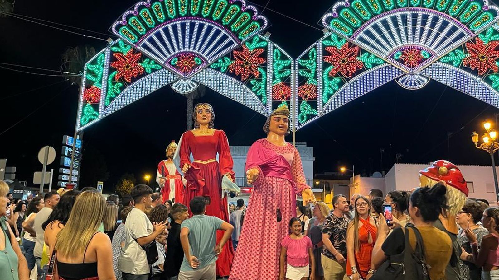 Desfile de Cabezudos. Inauguración de los festejos ayer