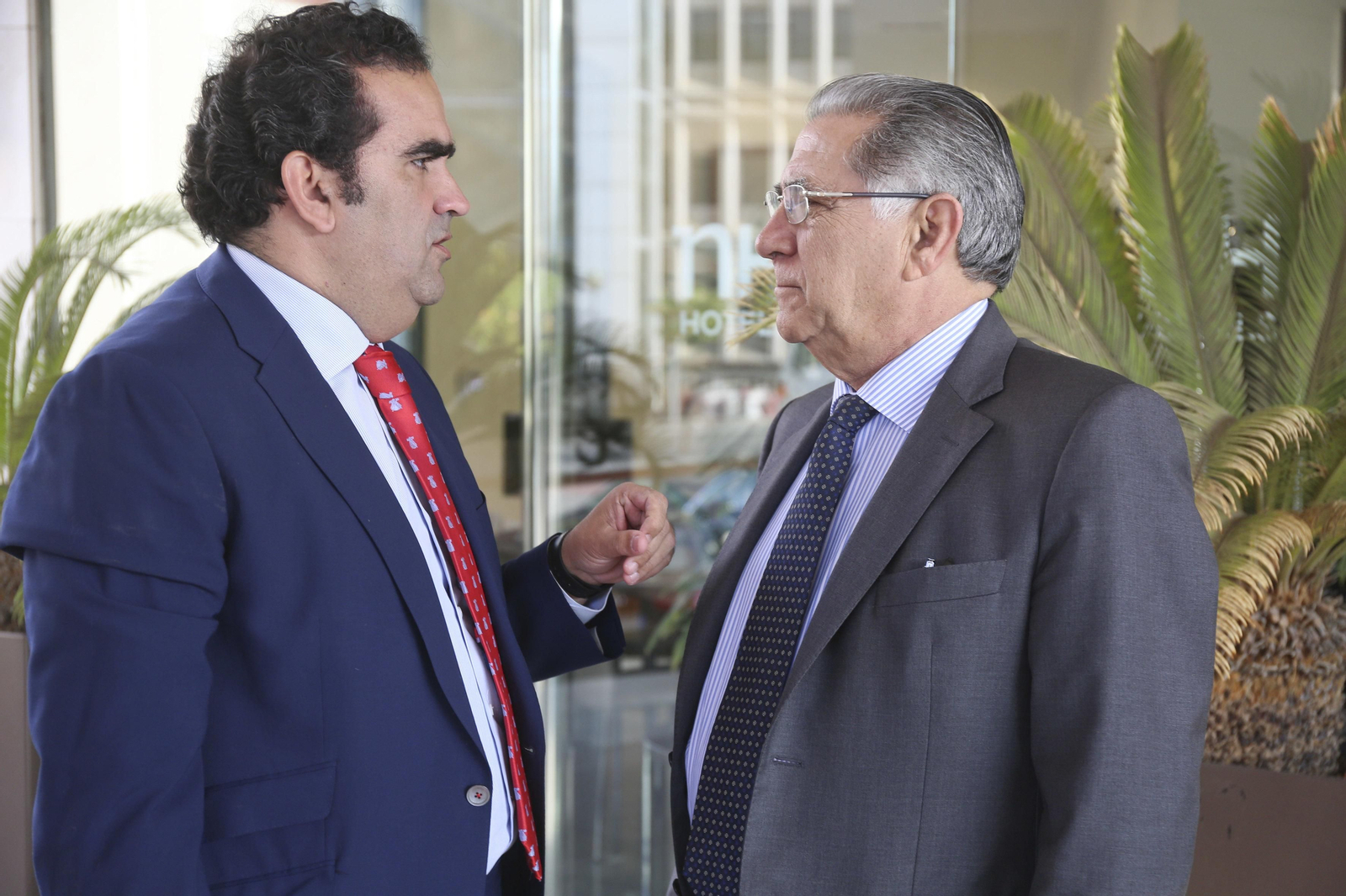 Las imágenes del desayuno-coloquio con Isabel García Tejerina