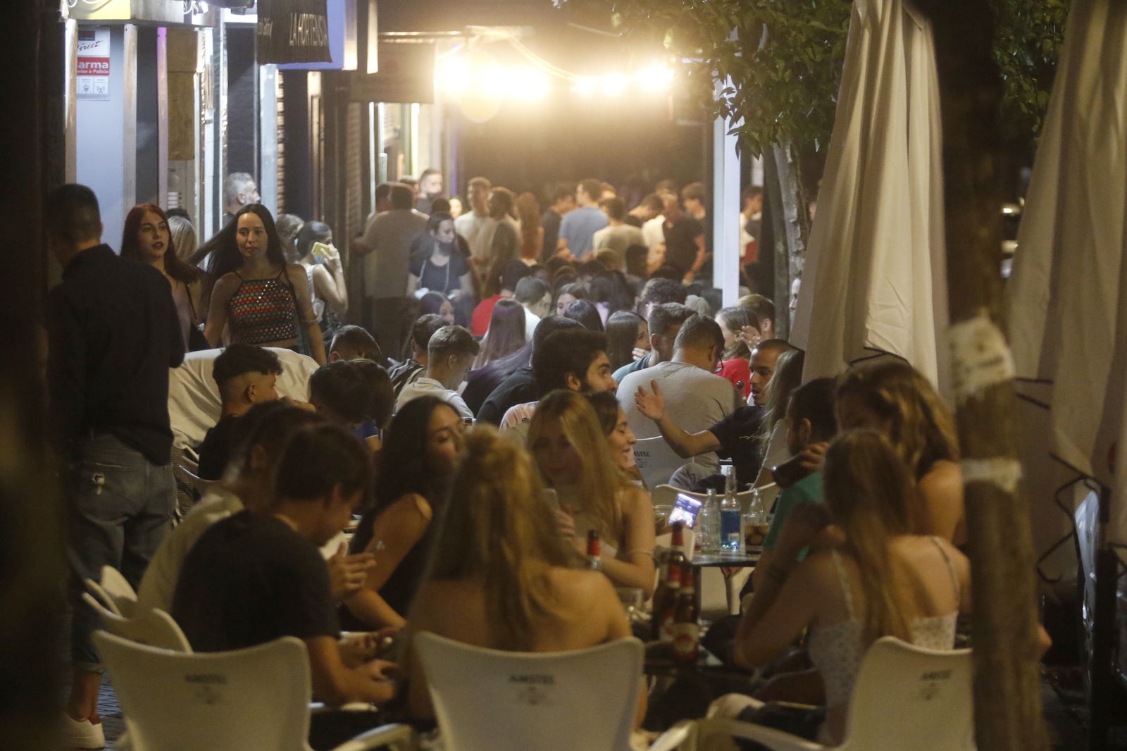 Bares y locales de ocio nocturno en el centro de Córdoba.