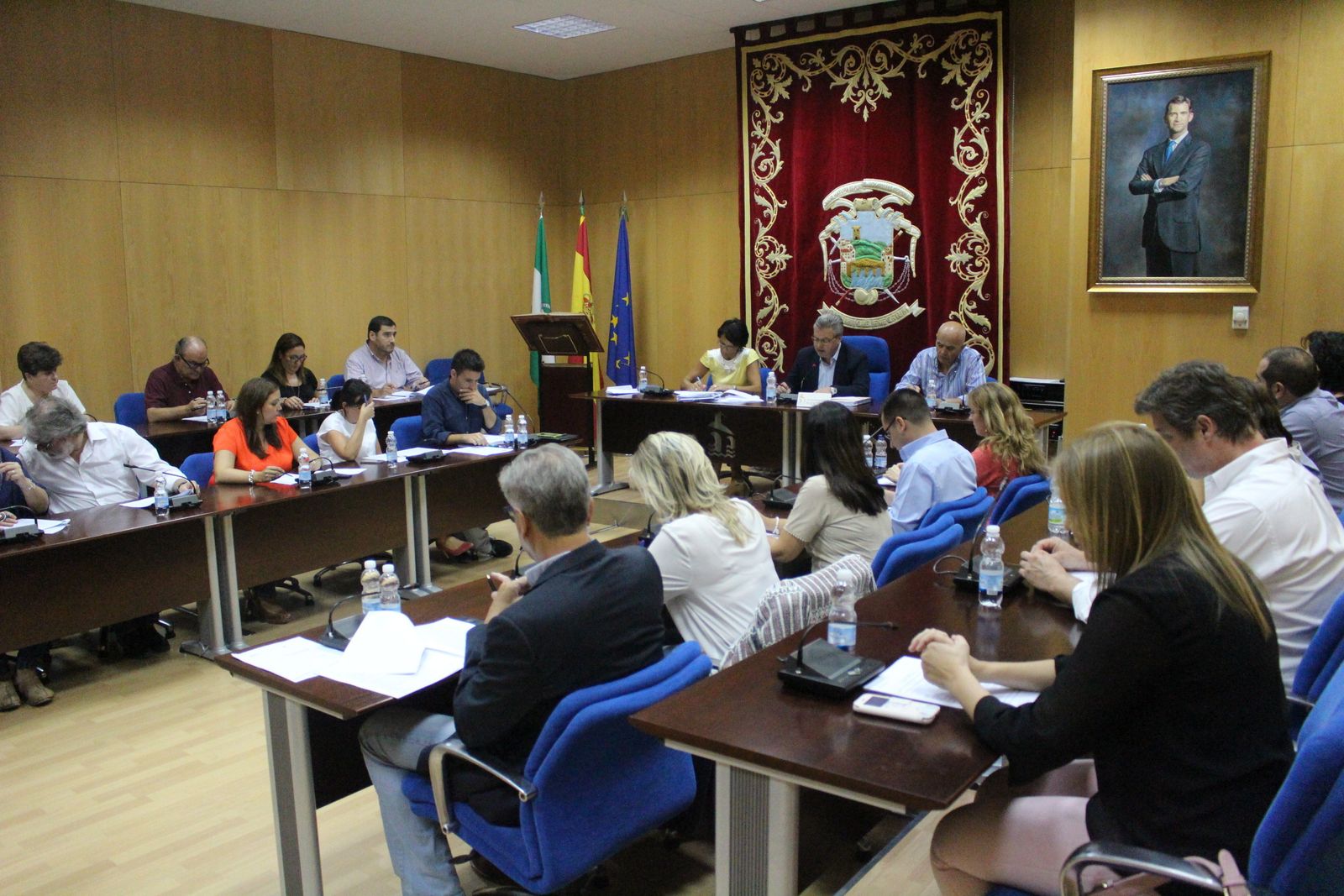 Un momento de una sesión plenaria en Puente Genil.