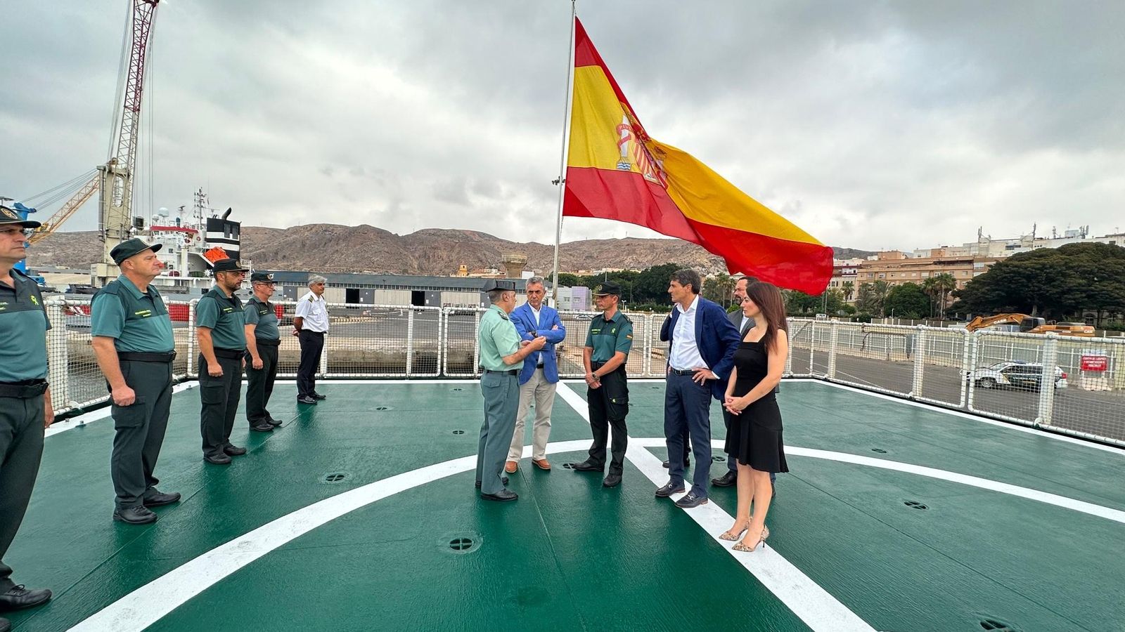 Visita del director general de la Guardia Civil al buque Río Segura que hacía escala en Almería Visita del director general de la Guardia Civil al buque Río Segura que hacía escala en Almería
