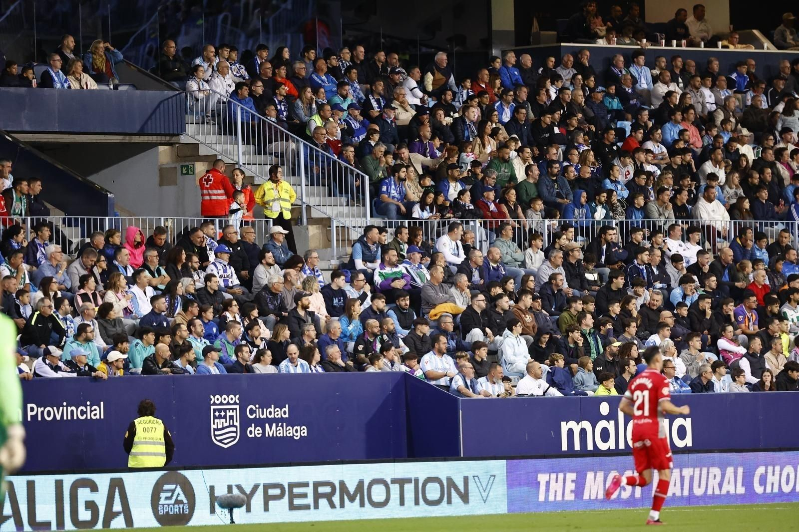 Las fotos del imponente ambiente en La Rosaleda en el Málaga - Córdoba CF